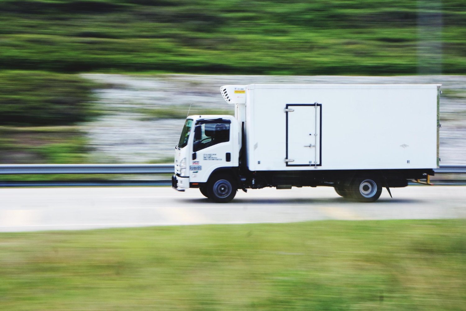 Cruising across state lines, our affordable moving truck delivers your belongings with speed, care, and the reliability you need for long-distance interstate moves